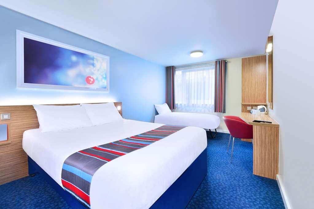 Travelodge Edinburgh Central Waterloo Place Szoba fotó