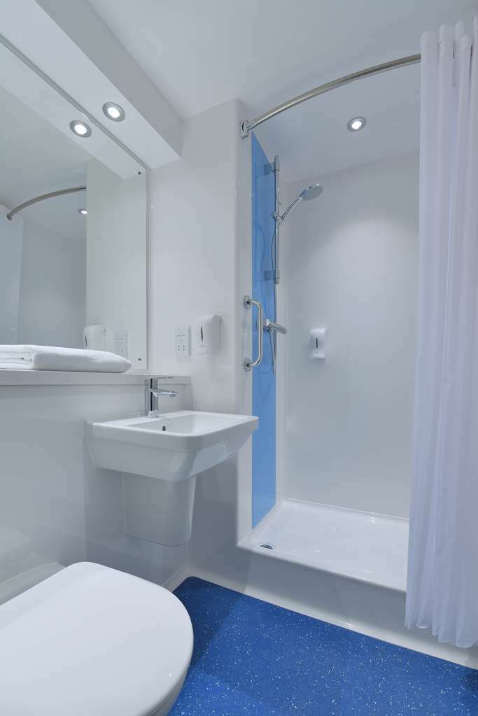 Travelodge Edinburgh Central Waterloo Place Szoba fotó