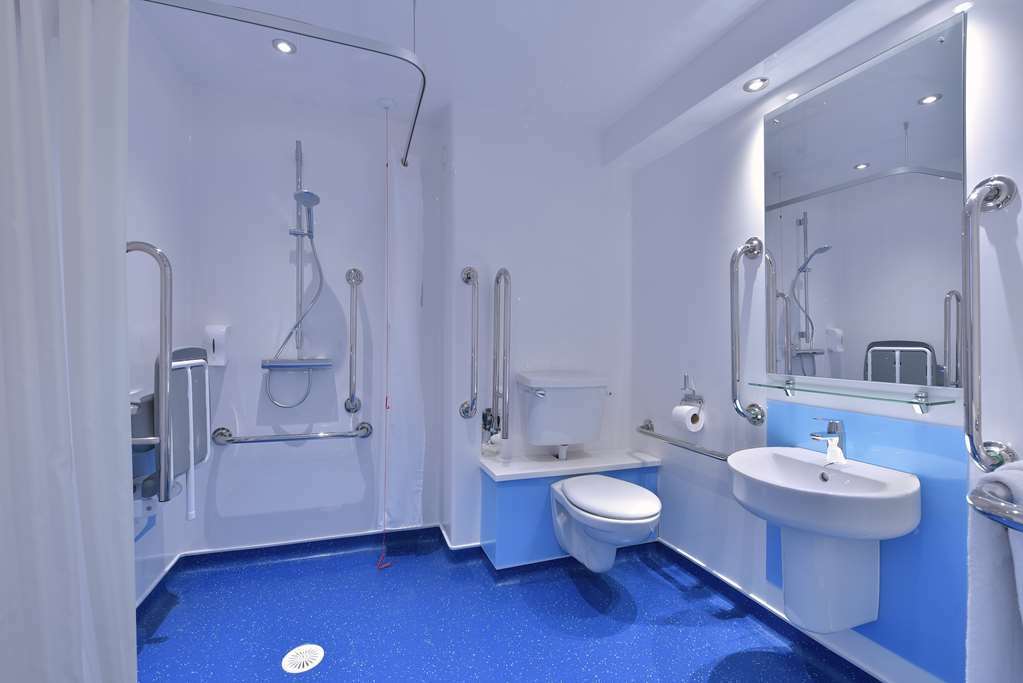 Travelodge Edinburgh Central Waterloo Place Szoba fotó